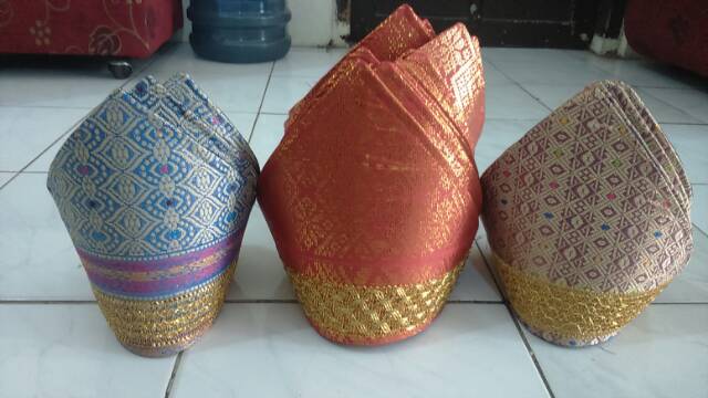 Aksesoris/ Topi Songket Adat Sumatera