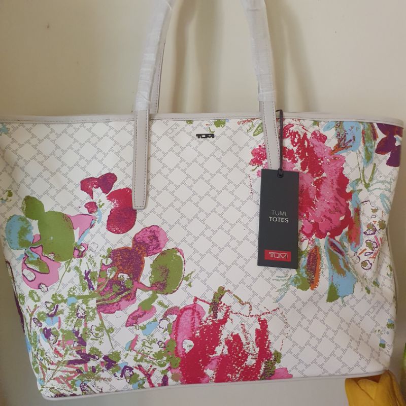 SALE  TUMI Everyday Tote