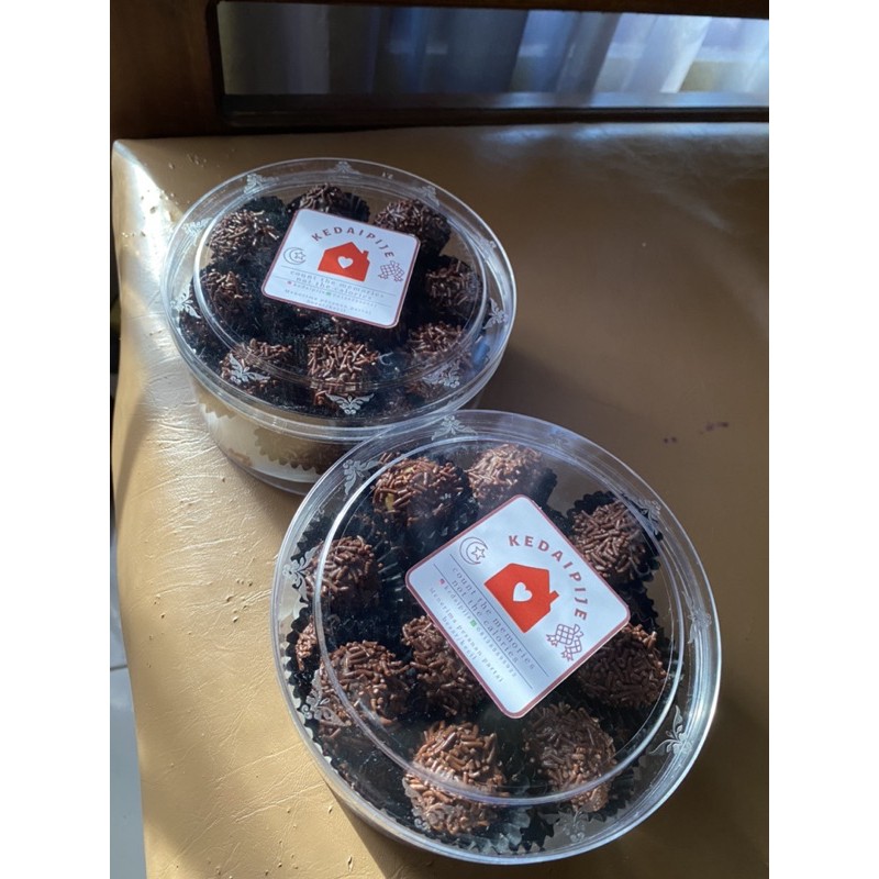 

BOLA-BOLA COKLAT/KUKIS RAMBUTAN
