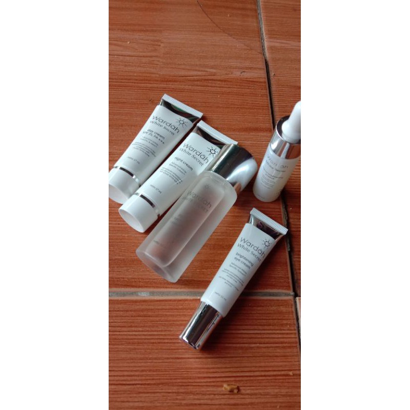 Sepaket wardah white secret (preloved)