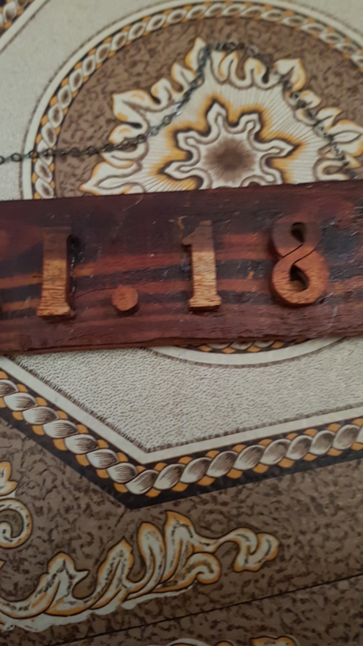 Huruf Unik Dari Kayu Jati