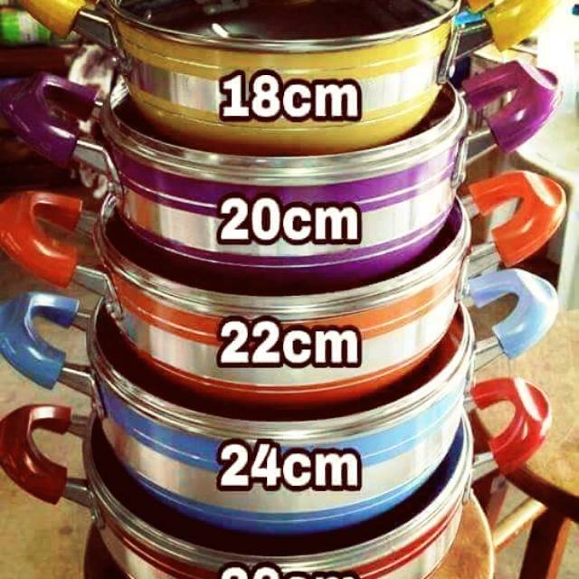 Panci susun warna warni