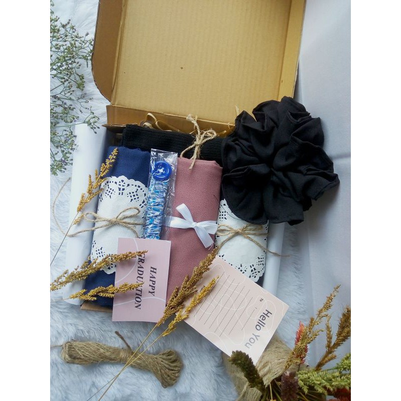 

HAMPERS KADO GIFTBOX GRADUATION BIRTHDAY WISUDA HIJAB PASHMINA DIAMOND