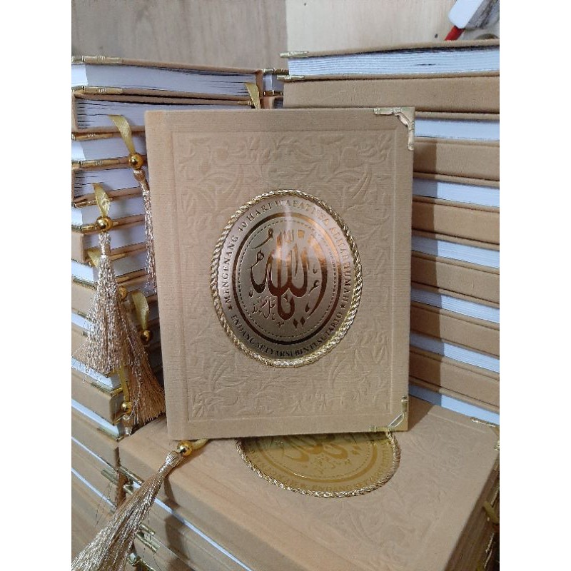 

yasin hardcover art.paper/glosy bhan bludru cream pont.embos lapadz nama