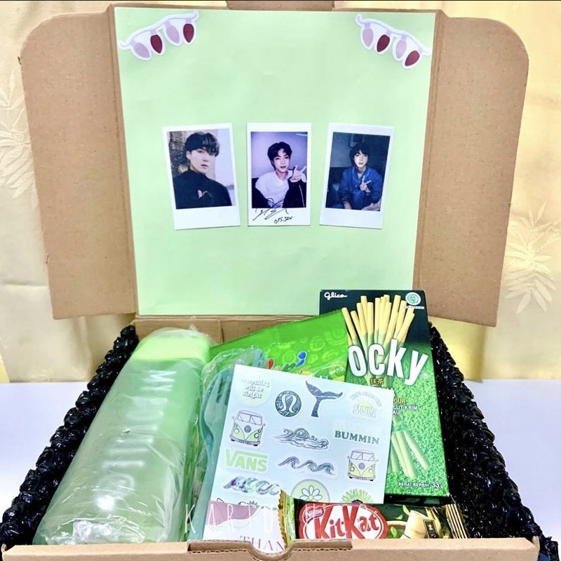 

HAMPERS / SET HADIAH / SNACK BOX "GREEN" ( Ulang Tahun, Anniversary, Graduation, dll)