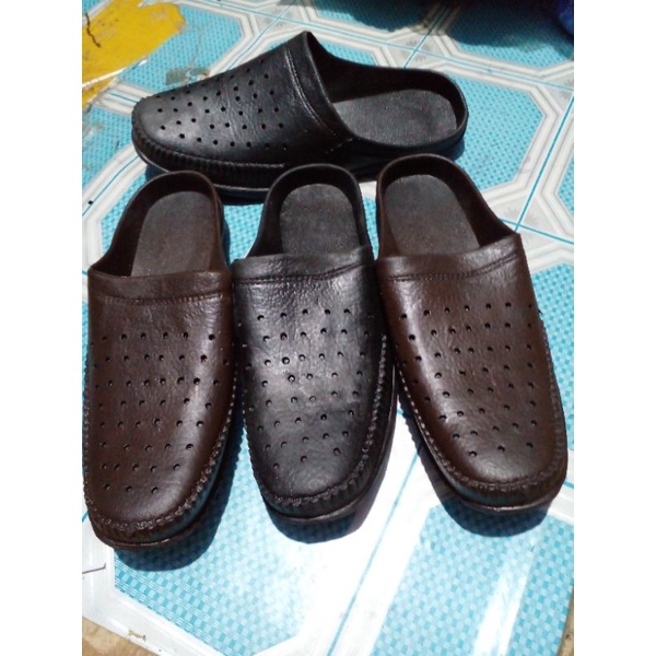 215 / sandal slop untuk pria model sekarang merk tamara size M .L .XL