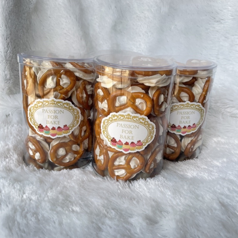 

Pretzel Meringue Cookies