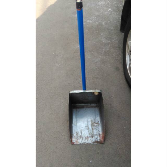 Pengki tradisional seng / serokan sampah drigen / keranjang sampah / sekop kotoran