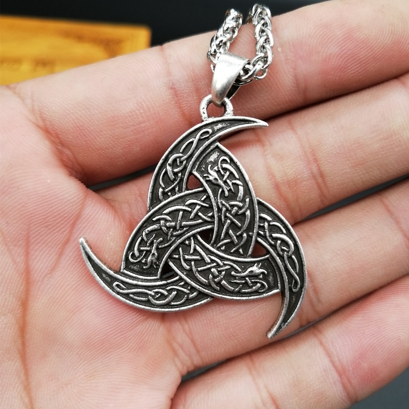 Kalung Liontin Segitiga Naga Celtic Bahan Stainless Steel Gaya Vintage Untuk Pria