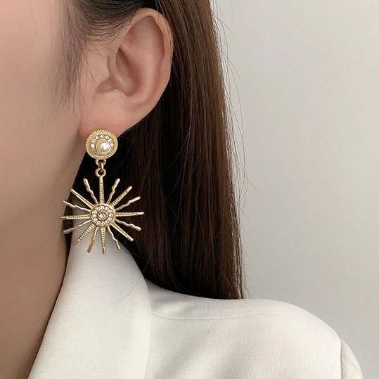 Anting Bahan metal Untuk Wanita