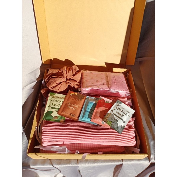 

HAMPERS/ GIFT BOX