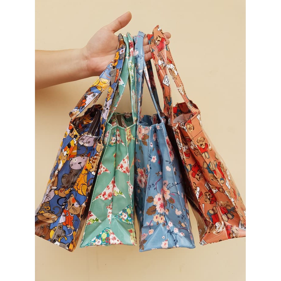 

Tas Tangan Bunga dan Binatang 25x25x11cm