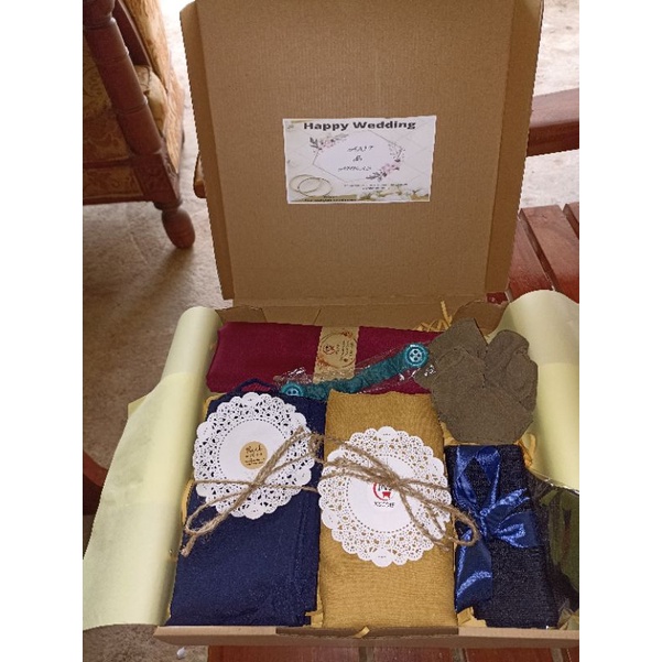 

(Free bubblewrap) Hamper hijab murah/Gift box