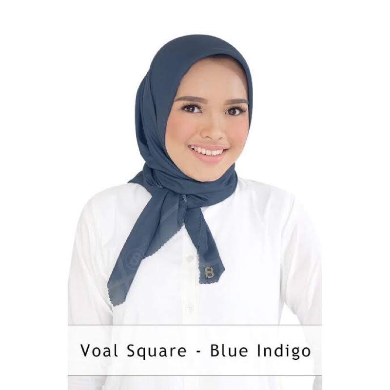 New With Box Buttonscarves Voal Square in Navy Peony