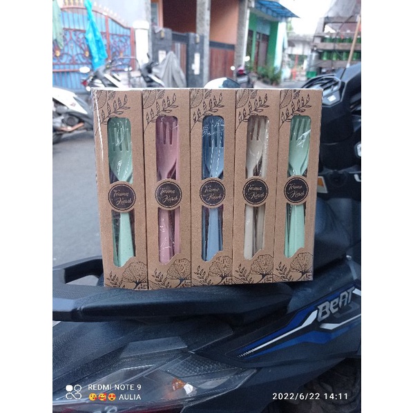 Souvenir Sendok Set Travel Import Kemas Box Rustic