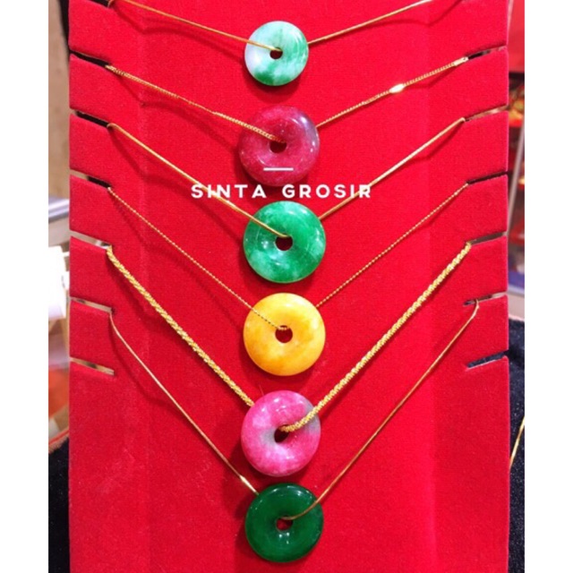 Kalung giok mainan bulat.bentuk donut