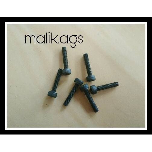 baut chamber belakang inova aad1736