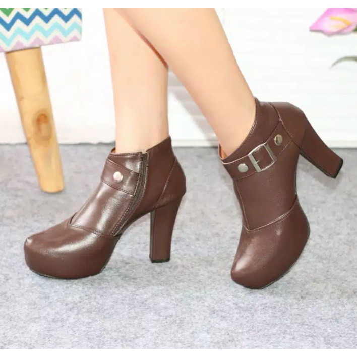 Sepatu Boots Wanita Tinggi  10cm