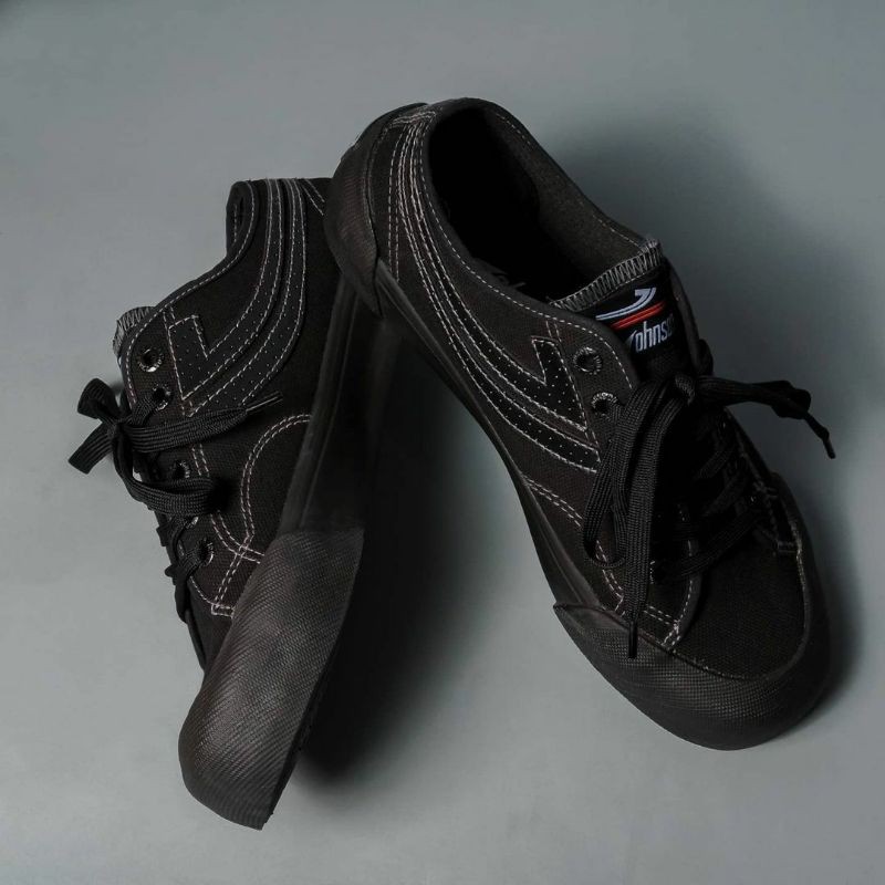 Sepatu Johnson Galaxy pro low black grey