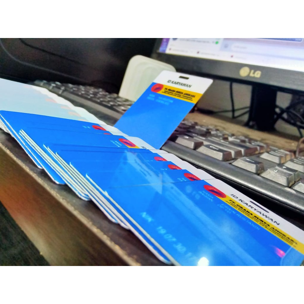 

ID CARD Name Tag Kartu Nama Karyawan Bahan PVC Tebal