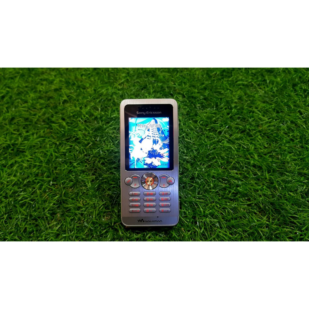 HP Handphone Jadoel Sony Ericsson W302 Walkman Silver Normal Original Not W350 or SE802 or W530i
