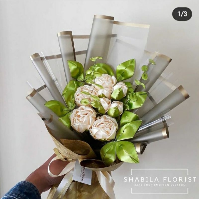 BUKET BUNGA 8 MAWAR – Buket Bunga Mawar Pita satin/Buket Bunga Wisuda Minimalis Mewah