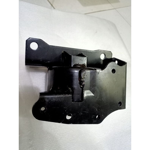 Engine mounting kiri ertiga