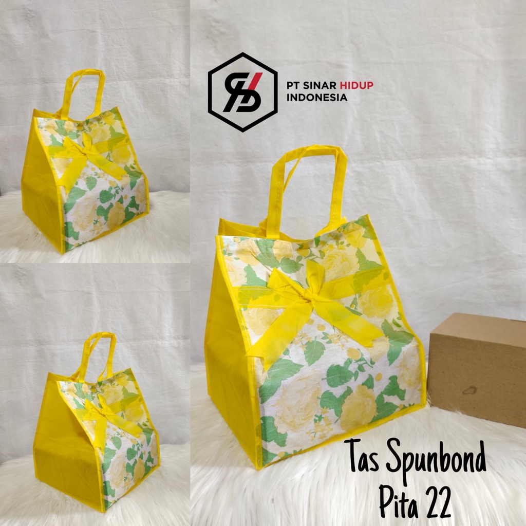 

Goodie Bag Tas Belanja Pita kotak nasi 22 x 22 Tote Bag Souvenir Weding Hajatan Perlusin ( 12 Pcs )