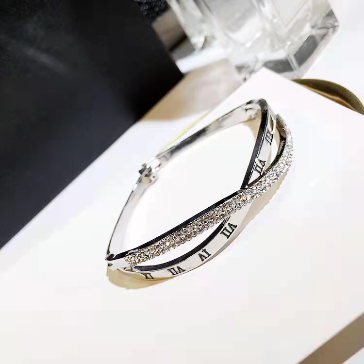 Gelang berlapis titanium premium Berlian dekoratif bergaya gelang wanita Korea