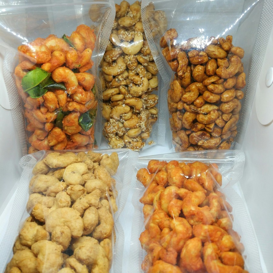 

KACANG MEDE RASA 1 KG (CASHEW NUTS) ORIGINAL THAILAND MADU WIJEN PEDAS