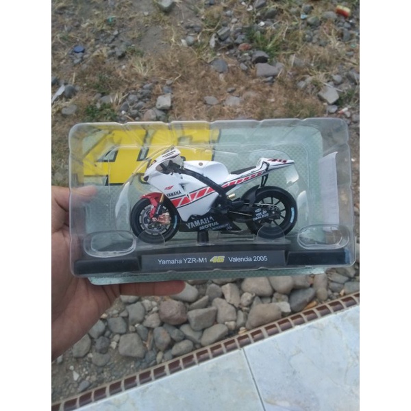 miniatur Diecast Yamaha YZR-M1 Rossi Valencia 2005