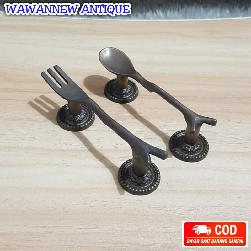 Handle / Tarikan Laci Lemari Pintu Rumah Kuningan Kitchen Set Motif Sendok Garpu