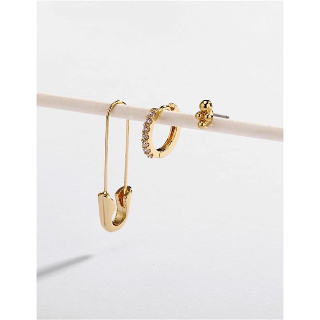 LRC Anting Tusuk Fashion Gold Alloy Diamond Stud Earrings D28774