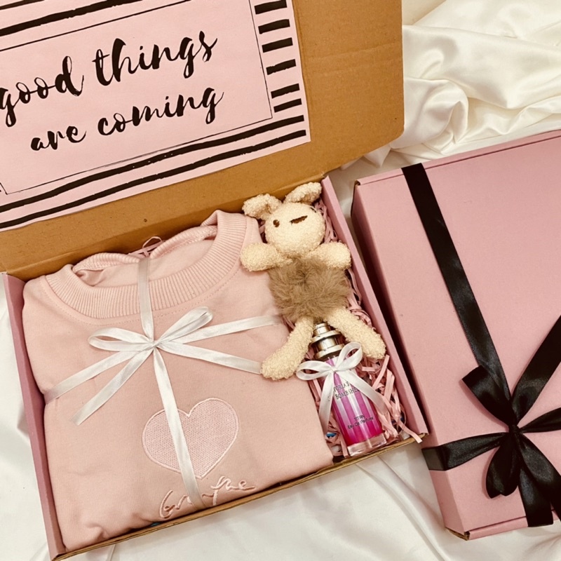 

SWEATER GIFTBOX PINK SERIES HAMPERS KADO HADIAH WISUDA KOREAN STYLE CEWE