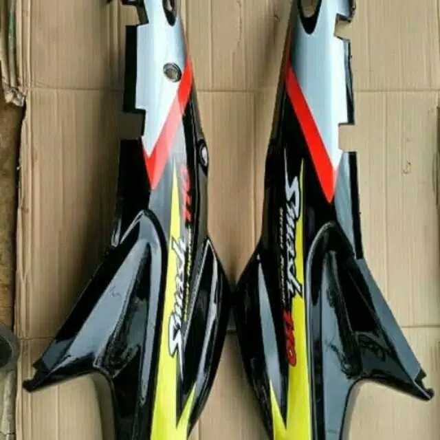 cover bodi hitam suzuki smash 110 dan striping