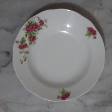 Piring Makan Keramik Jepang motif Bunga Mawar merah