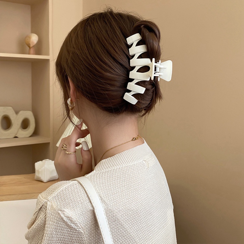 Jepit Rambut Bentuk Hiu Ukuran Besar Untuk Kepala