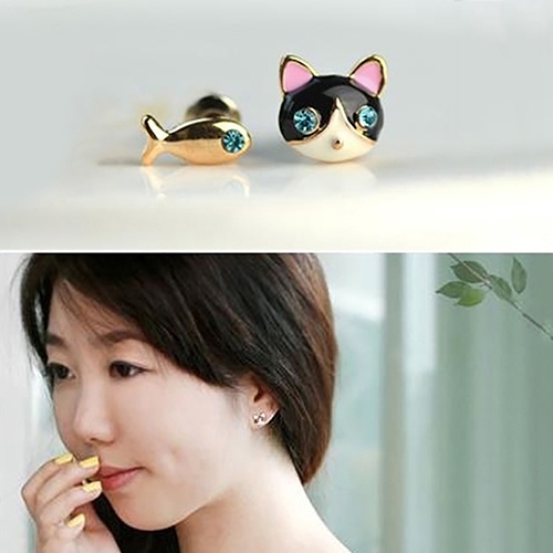 1 Pasang Anting Stud Desain Kucing Ikan Aksen Berlian Imitasi Gaya Korea Untuk Wanita