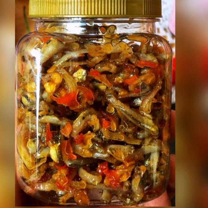 

Terbaru Sambal Teri Geprekk daun jeruk Hot! Ukuran isi 120gr grosir