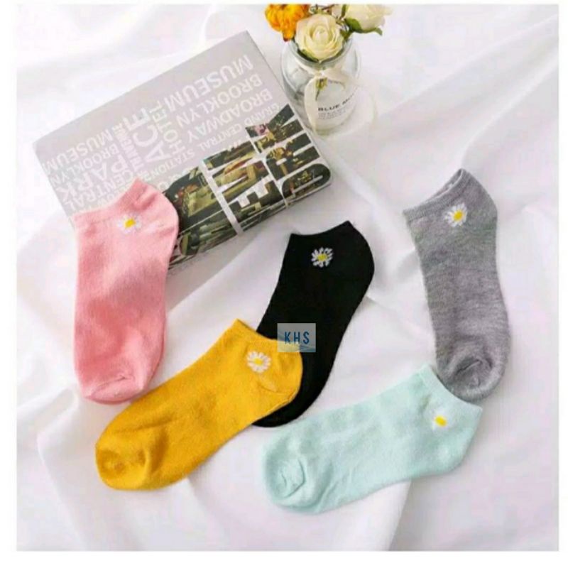 Kaos Kaki Fashion Motif Bunga Daisy Flower Wanita Kaus Semata Kaki Ankle Socks Hidden Bear Korea KHS-1