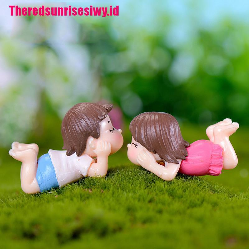 【Theredsunrisesiwy.id】1 pair Mini lying Couples Dolls Garden Miniatures Figurine DIY Micro Landscape