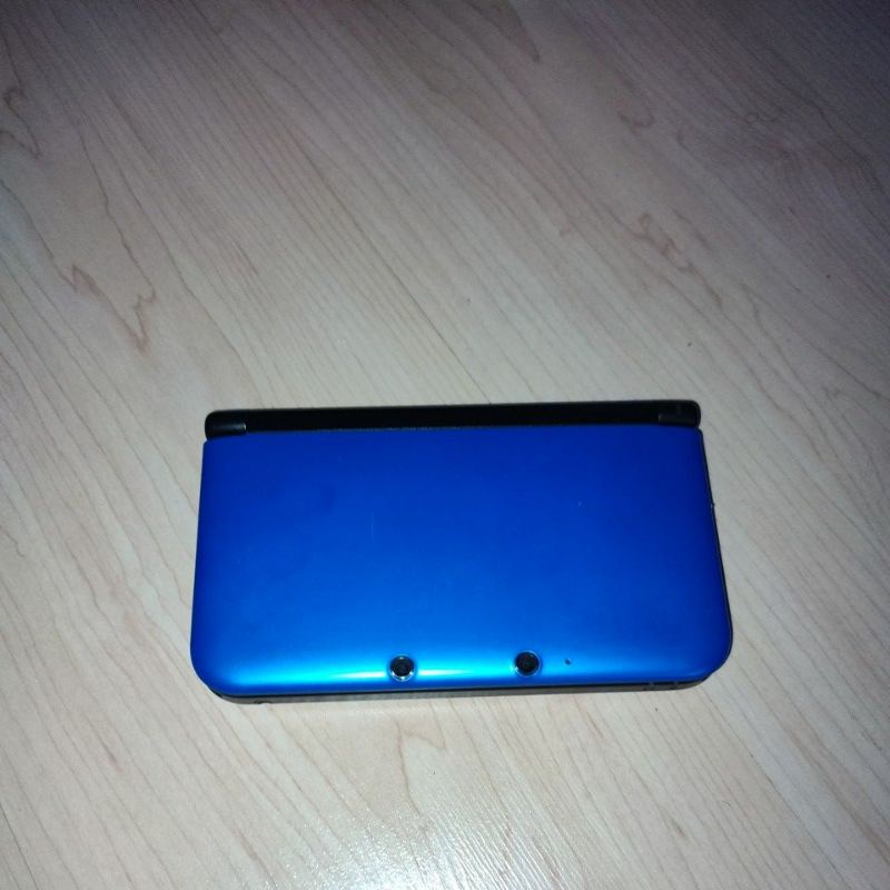 Nintendo 3DS XL - Konsol Game Handheld dengan Layar Lebar 4.88 Inci, Memori 130 MB, dan Baterai Hingga 6.5 Jam