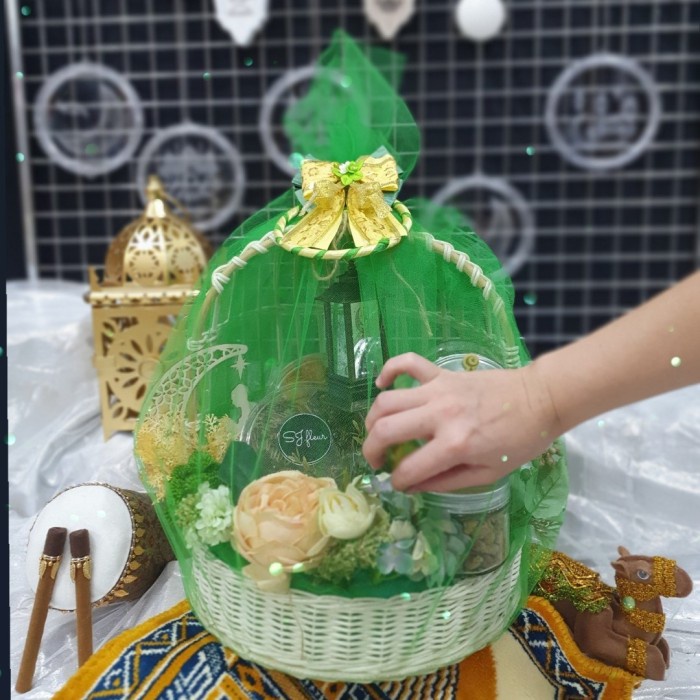 

Paket box hampers lebaran kue kering toples murah 76