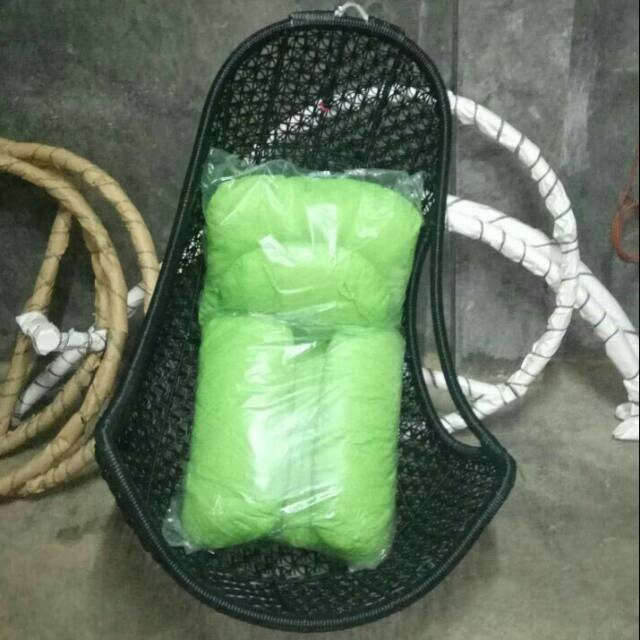 AYUNAN GANTUNG ROTAN