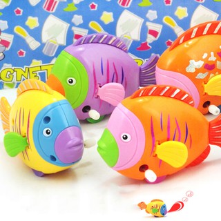 Mainan Ikan Model Putar Bahan Plastik Warna warni dengan Mainan Ikan Model Putar Bahan Plastik Warna warni dengan
