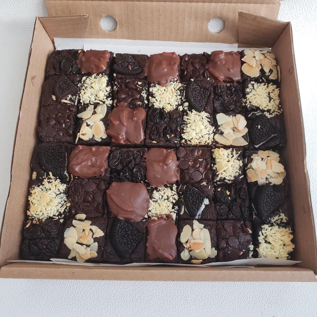 

Fudgy Brownies Mix Topping DOUBLE Birthday / Bronis Banyak Rasa DOBEL Ulang Tahun