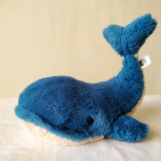 Jellycat wally whale M