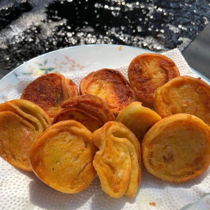 

egg chicken roll isi 3 (18 potong)