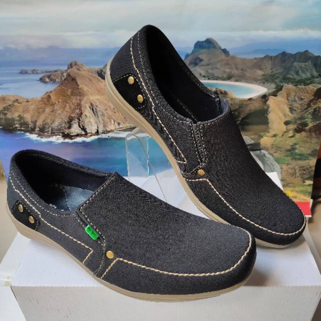 SEPATU PANTOPEL SLIP ON KANVAS TERLARIS