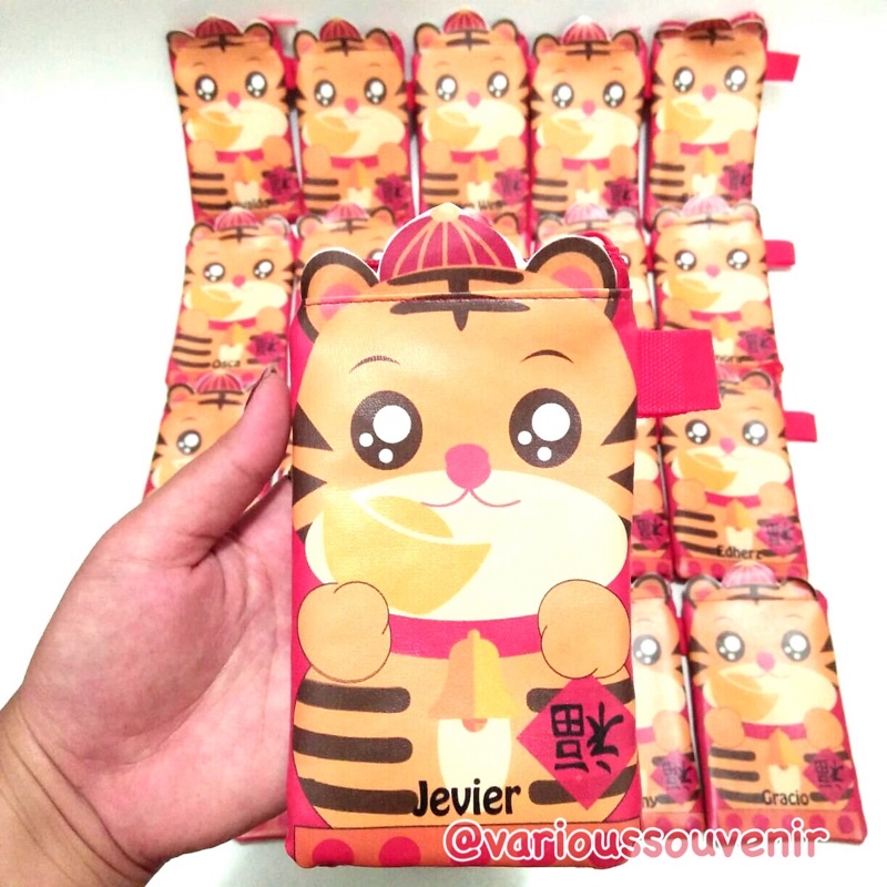 

Dompet Custom Nama Motif Naga Dragon Tahun 2024 Chinese New Year Imlek Angpao Minim 10pcs Gambar Sama Nama boleh beda boleh sama